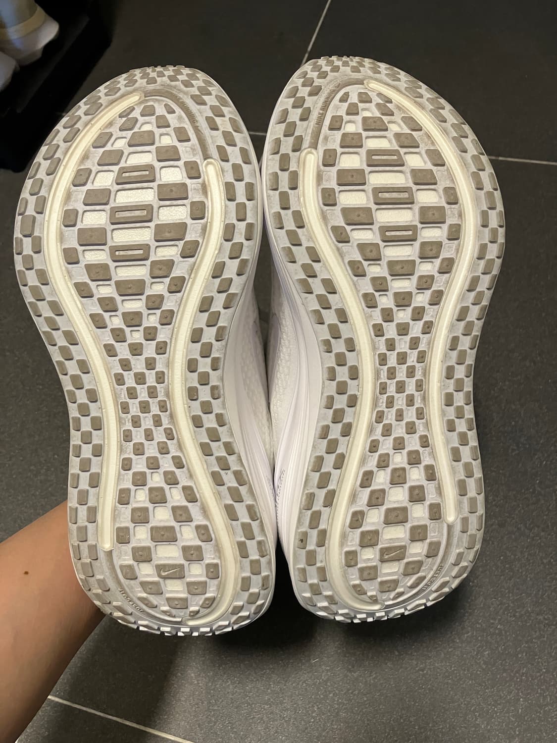 보메로 플러스 올화이트 235 상품이미지5