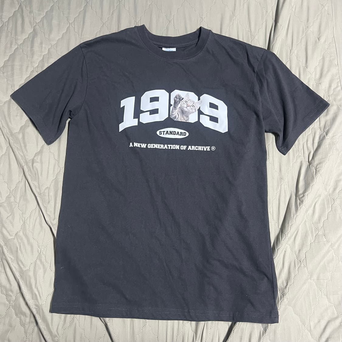 1989스탠다드 차콜 반팔 M 고양이 프린팅 데일리 공용 상품이미지1
