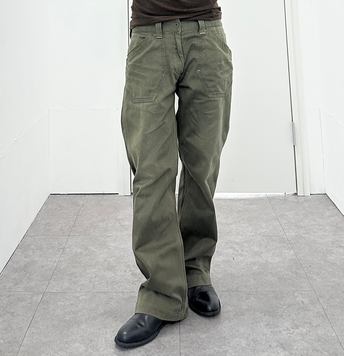EDWIN flare back strap khaki pants 상품이미지3