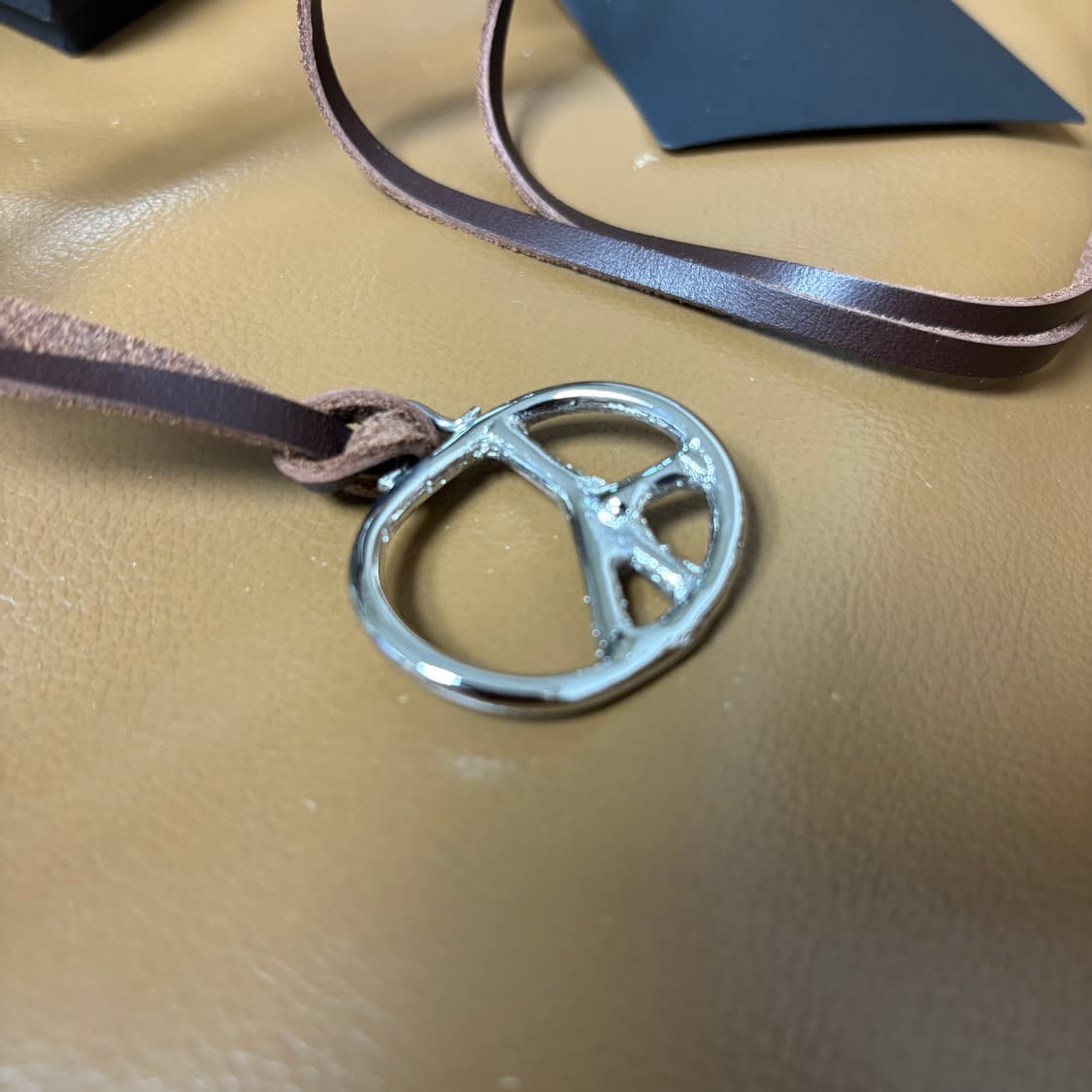 니들스 니들즈 피스 팬던트 브레스 레더 목걸이 상품이미지4