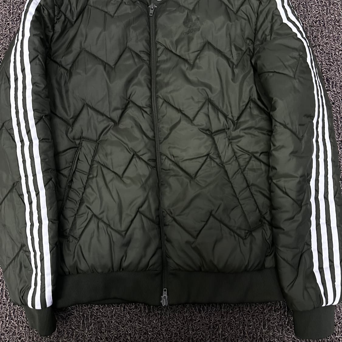 아디다스 퀄팅 패딩 봄버 자켓 카키 M 상품이미지3
