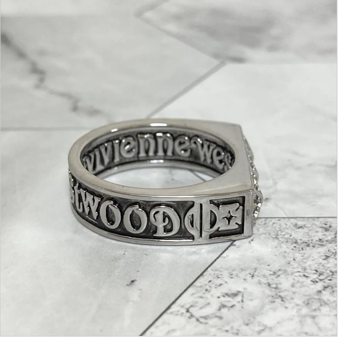 비비안웨스트우드 아카이브 레터링 각인 크리스탈링 반지 상품이미지4