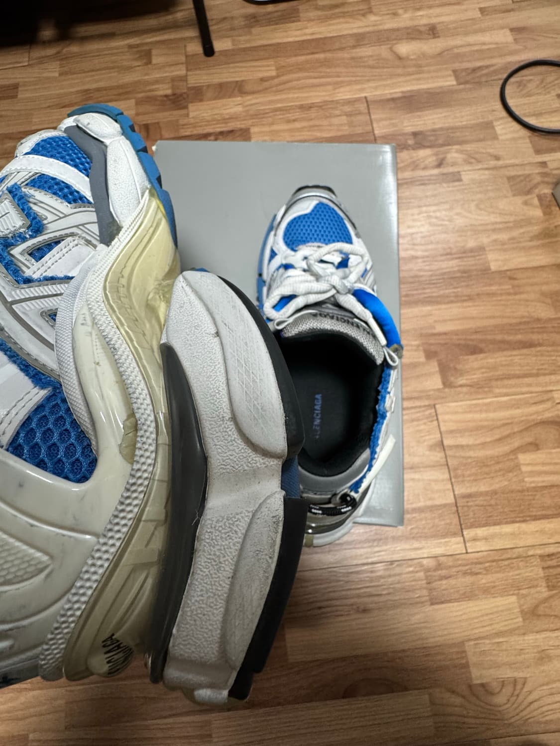 발렌시아가 뉴러너 블루 42 상품이미지6