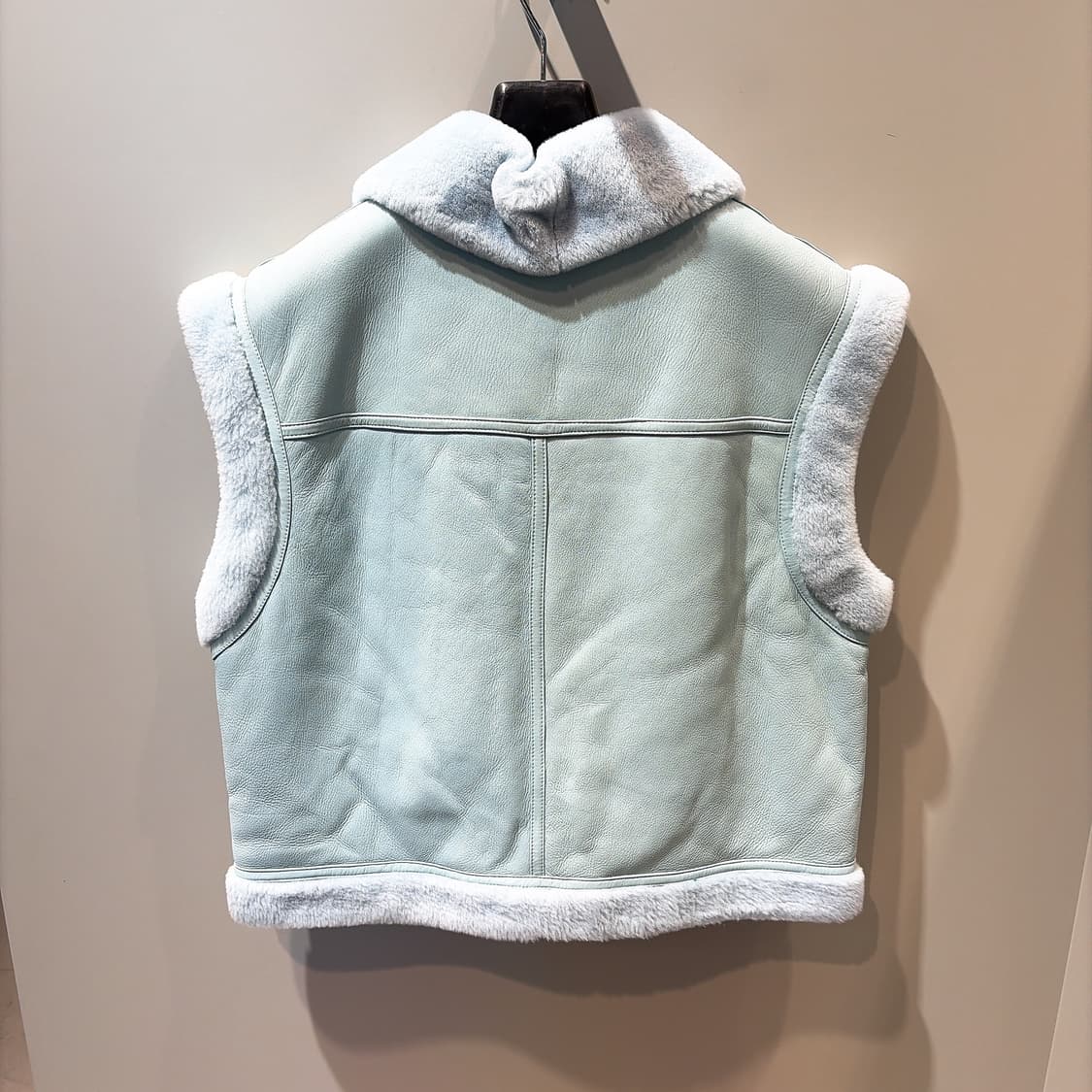 (정품/새상품) 앤 베스트 여성 스카이블루 양가죽 양털 무스탕 조끼 상품이미지5