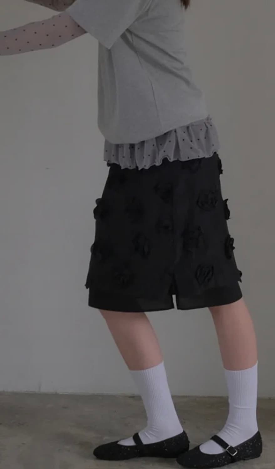 바니쉬먼트 블랙 스커트 Organza flower slit skirt_b 상품이미지1