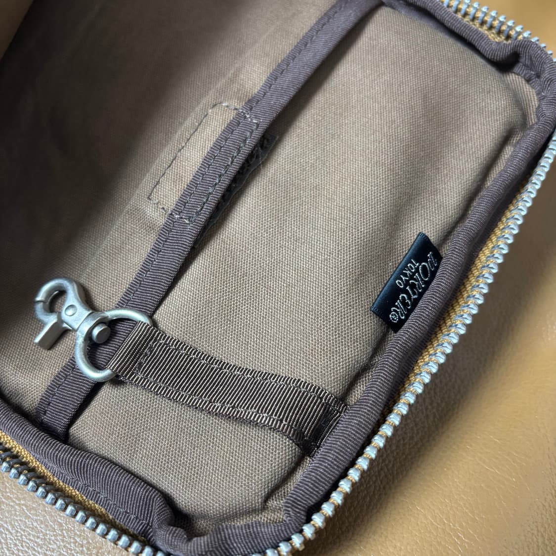 PORTER 포터 슬링백 가방 카멜 브라운 (Camel Brown) 상품이미지8