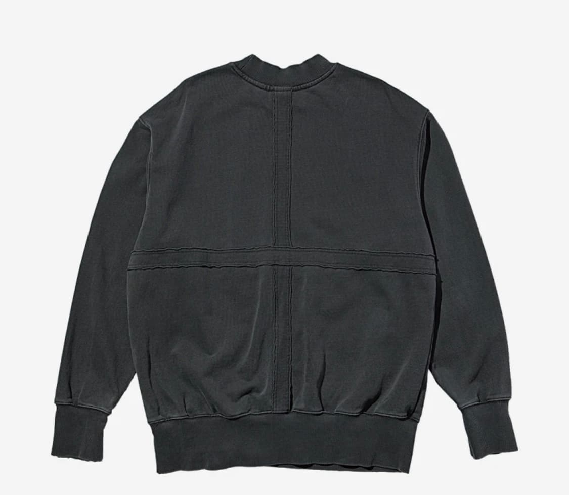 아트워크 뮤지엄 크로스 스웨트셔츠 차콜 상품이미지2