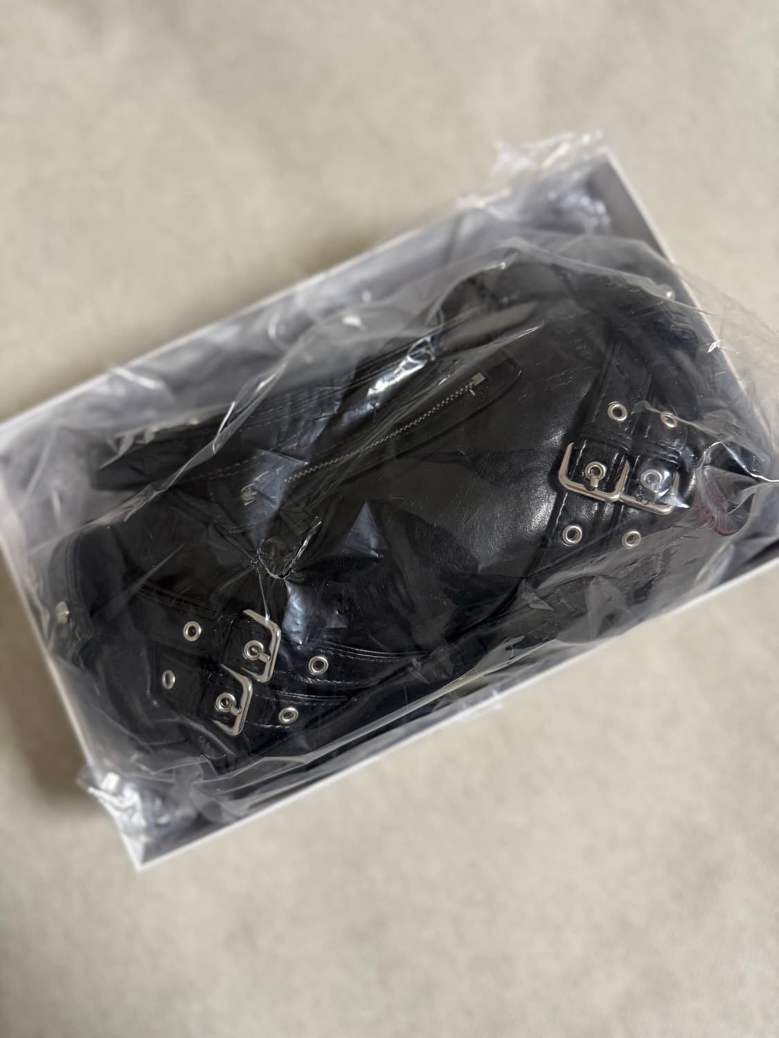 다이닛 STUD POCKET BAG IN BLACK 스터드 가방 다이닛  상품이미지4