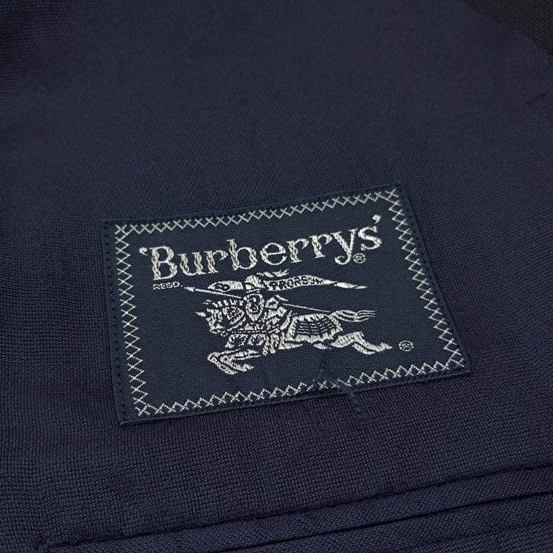 CL087 L 버버리 90s 퓨어 뉴 울 금장 로고 버튼 더블 네이비  상품이미지3