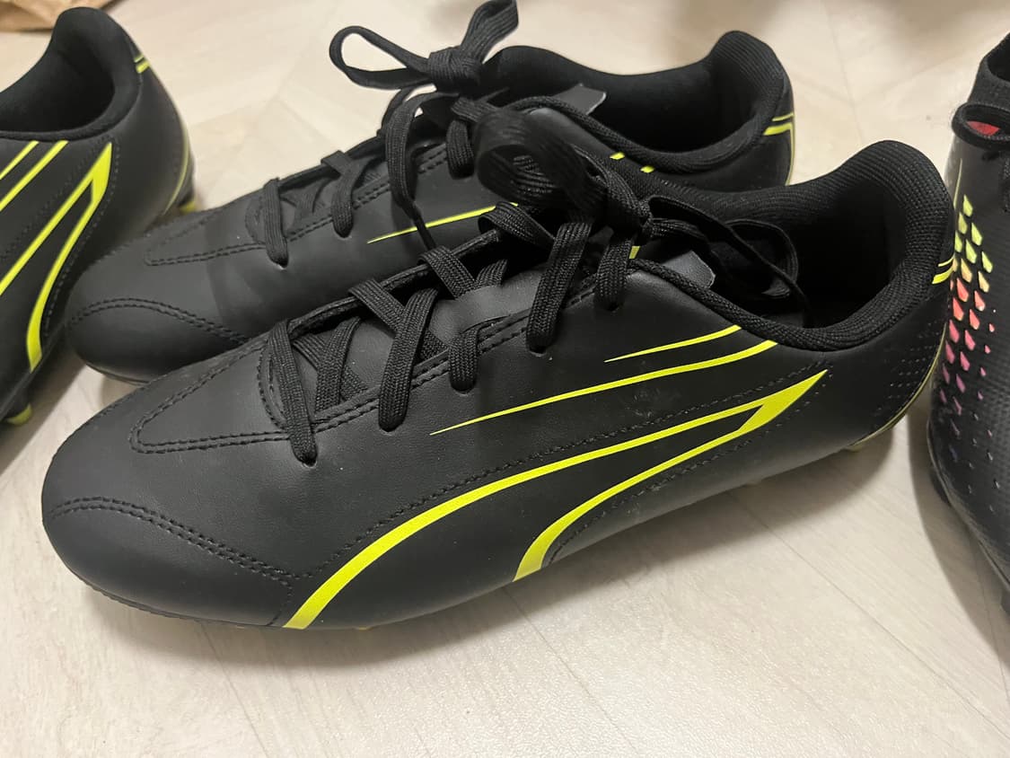 푸마 축구화 블랙 2개와 풋살화 상품이미지4