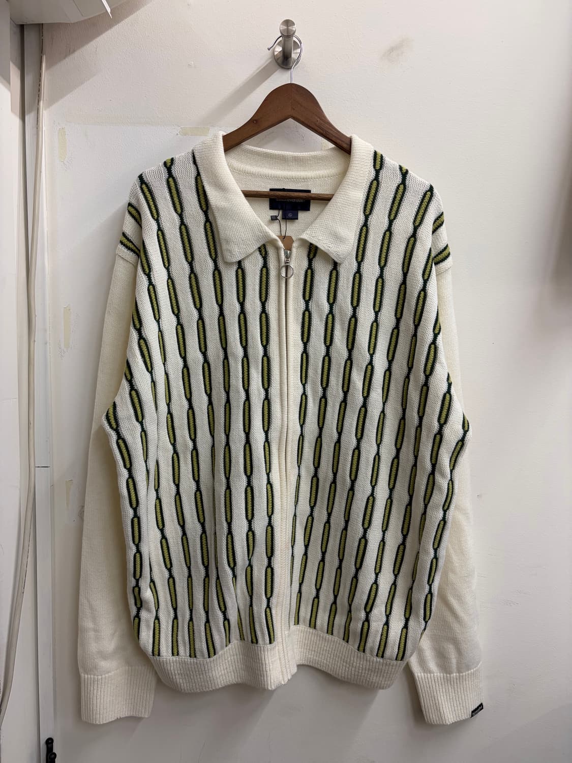 디스이즈네버댓 니트집업 상품이미지1