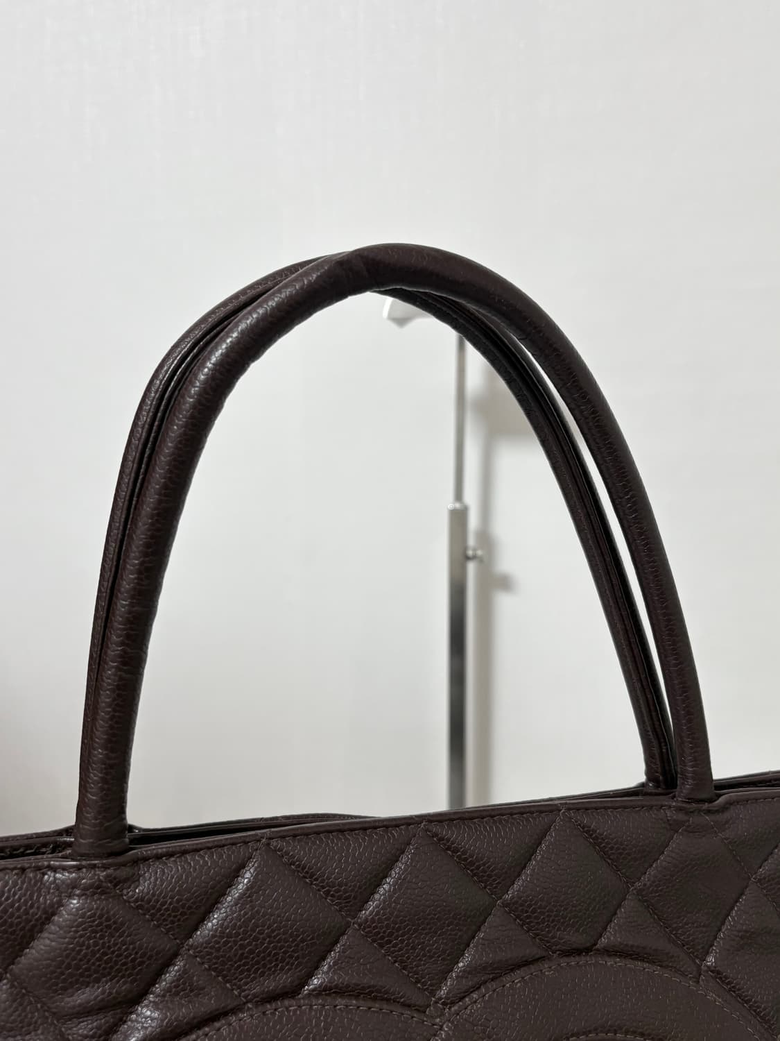 샤넬 메달리온 코인백 브라운 상품이미지7