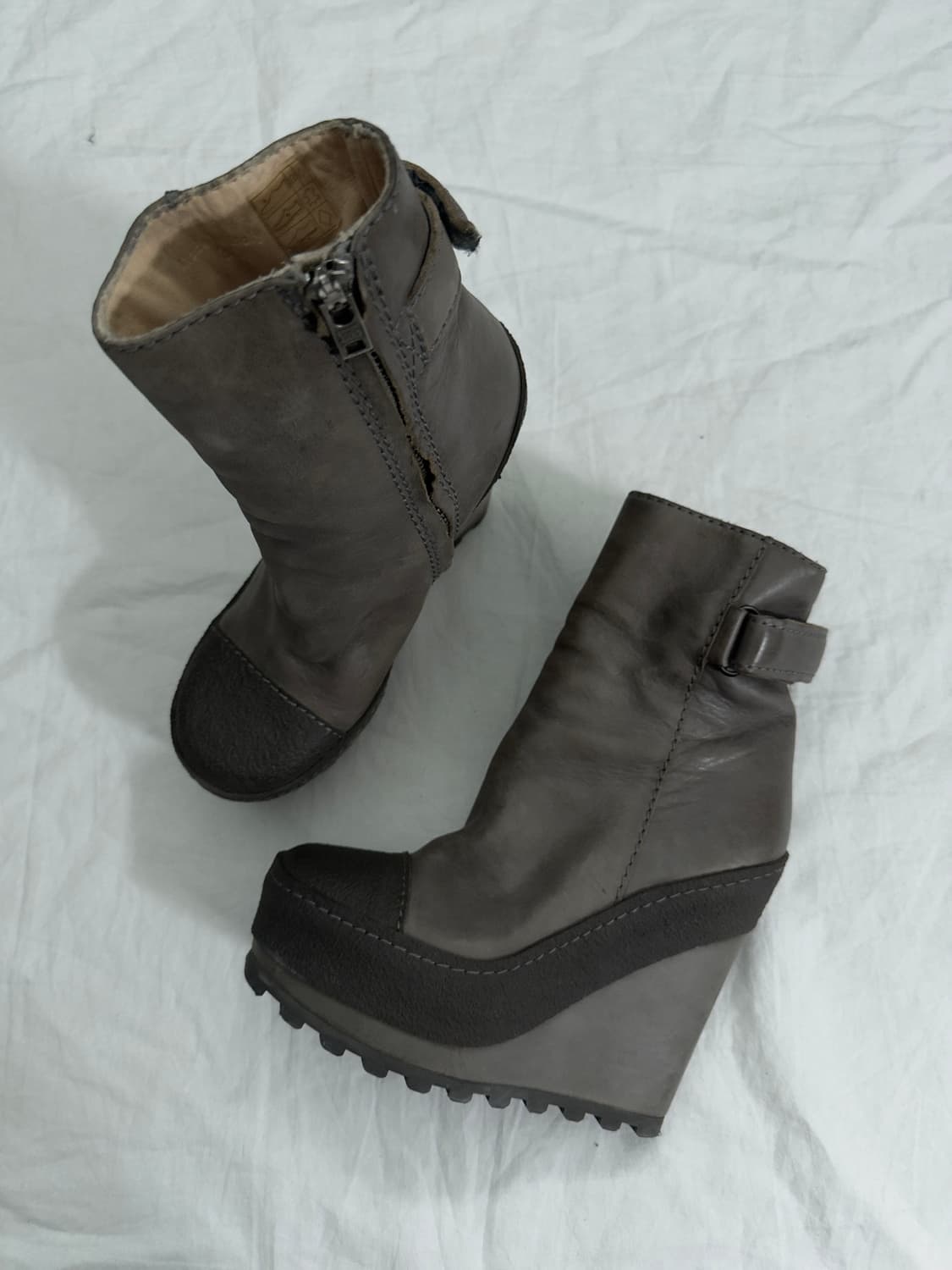 아크네 초기 웨지힐 스트랩 앵클부츠 상품이미지2