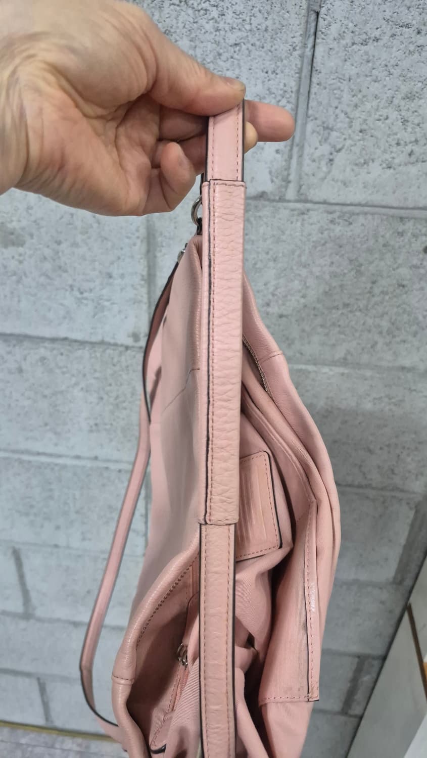 코치 페블 레더 컨버터블 숄더백  상품이미지10