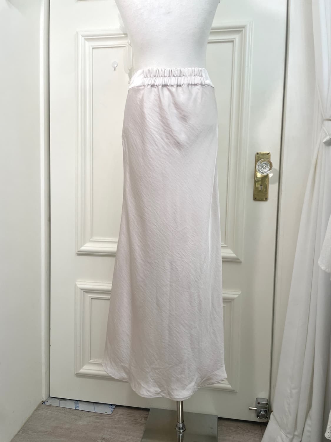 sheer pink satin beautiful long skirt 상품이미지4