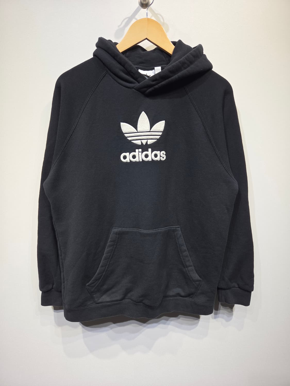 아디다스 오리지널스 빅로고 자수 후드티 상품이미지2