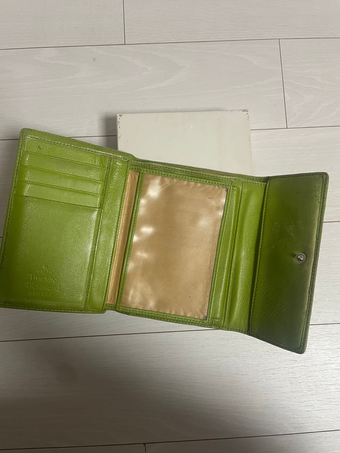 비비안웨스트우드 올리브 지갑🫒🫒 상품이미지3