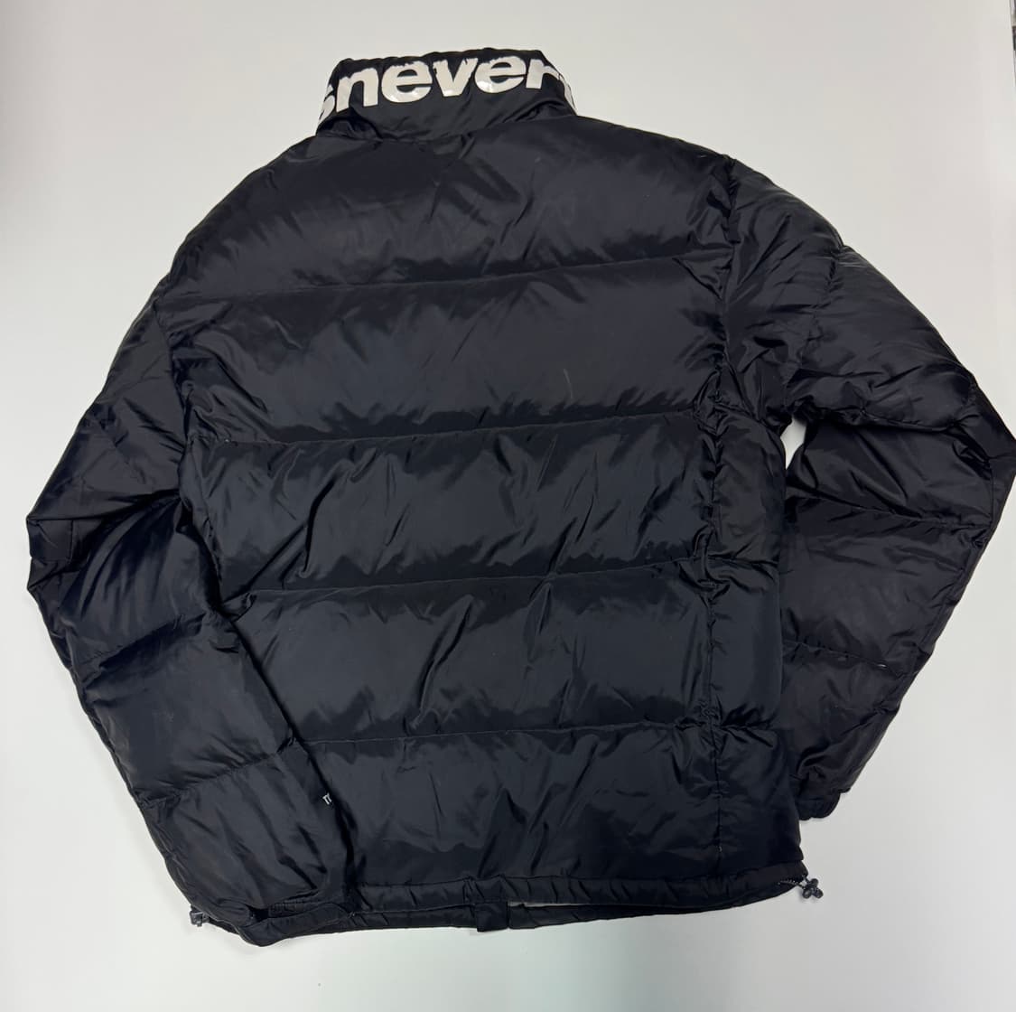 디스이즈네버댓 카라 스펠아웃 다운 패딩 점퍼 블랙 상품이미지2