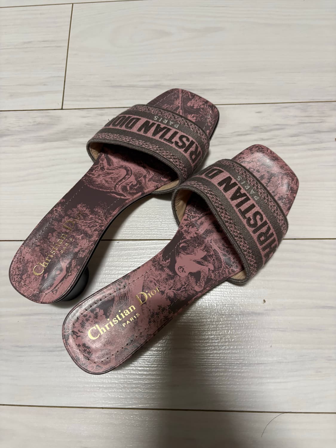 디올 디웨이 샌들 상품이미지1