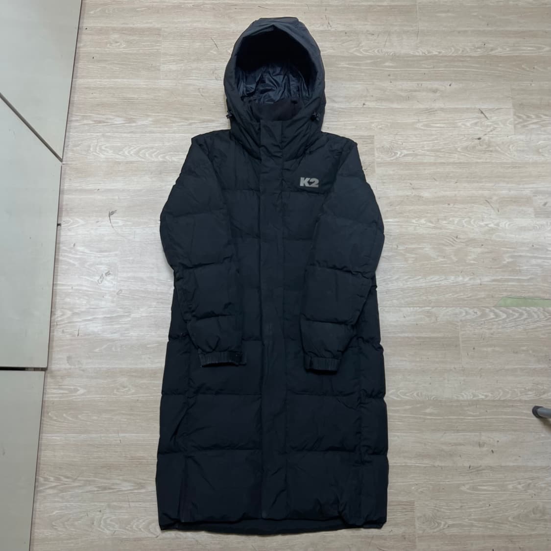 K2 여성 구스다운 와펜 빅로고 벤치 롱패딩 점퍼 [블랙] XS/85 상품이미지1
