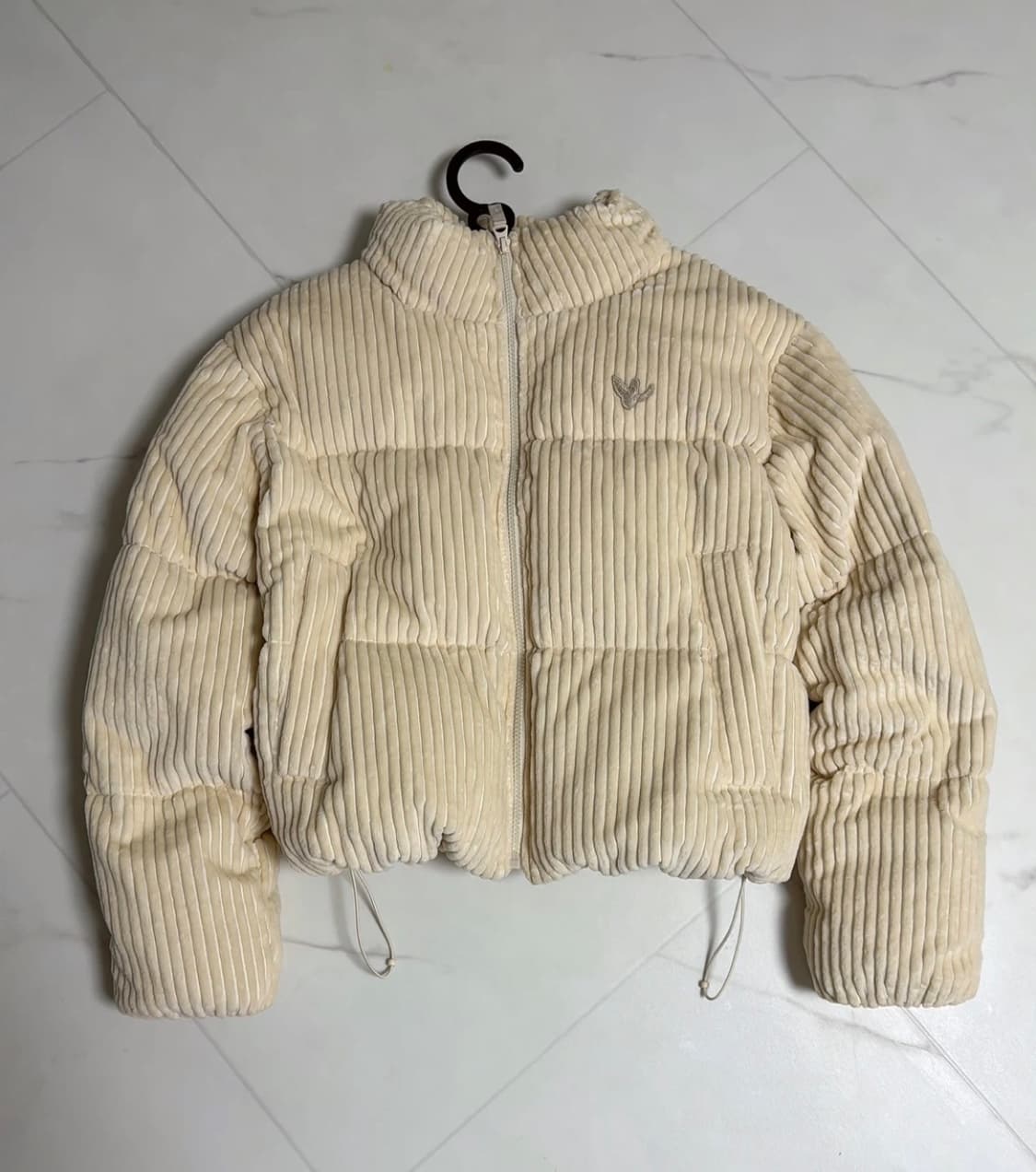 [새제품] 와릿이즌 코듀로이 숏패딩 아이보리 상품이미지1