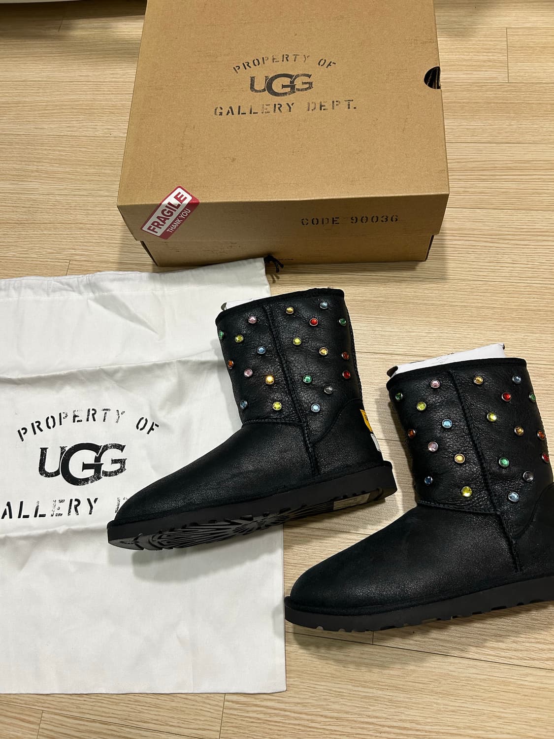 어그 x 갤러리 디파트먼트 클래식 쇼트 부츠 블랙 상품이미지1