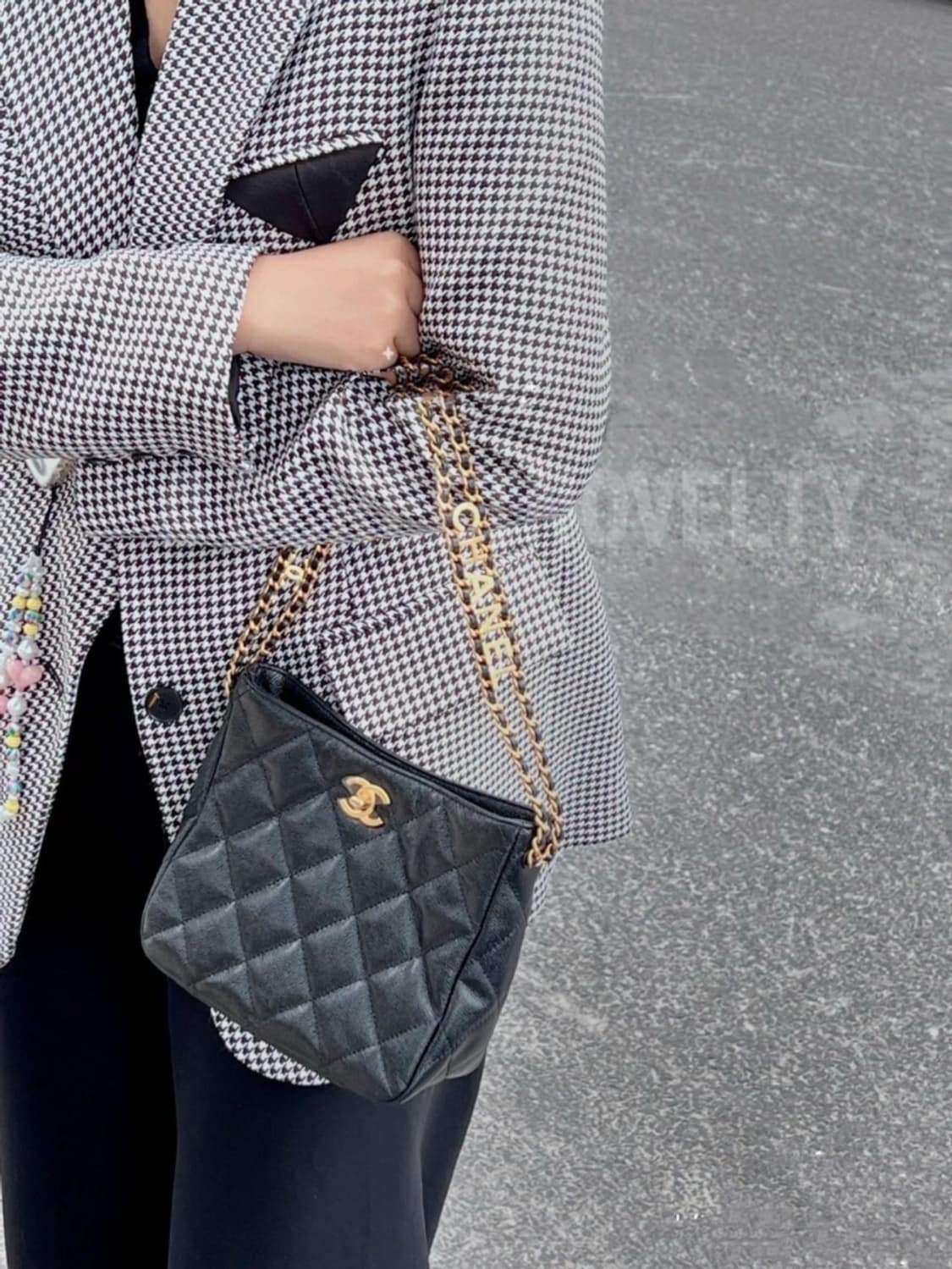 샤넬 CC로고 퀄팅 호보백 체인 레터링백 숄더백 쇼퍼백  상품이미지9