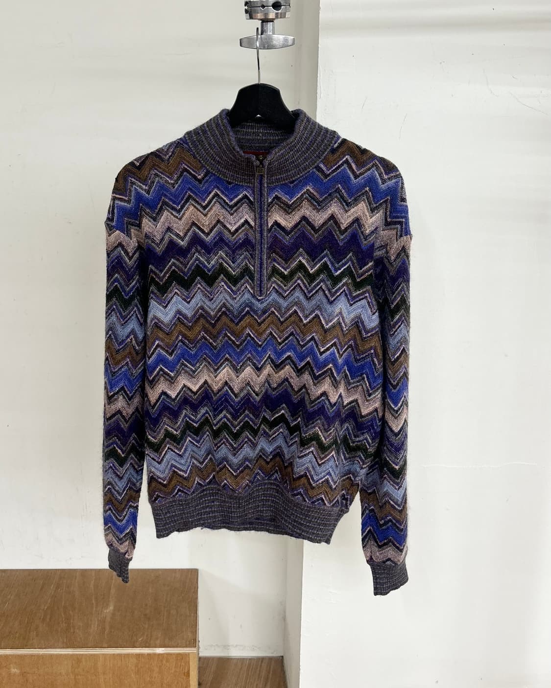 미쏘니 블루 패턴 하프집업 니트 상품이미지1