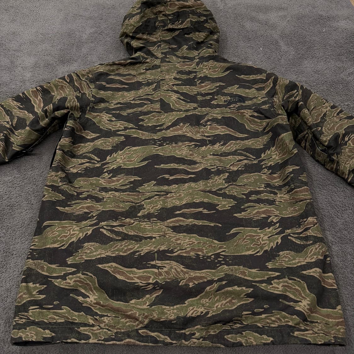 [ 정품/L ] 노스페이스 타이거 카모 하이벤트 후드 바람막이 자켓 상품이미지4