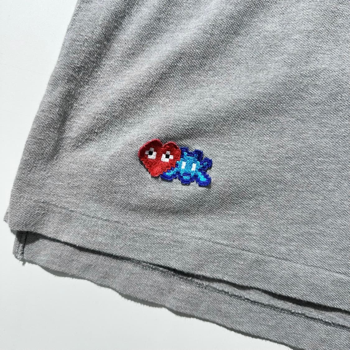 (매장판) 꼼데가르송 x 인베이더 더블 픽셀 하트 카라 반팔 티셔츠 상품이미지5