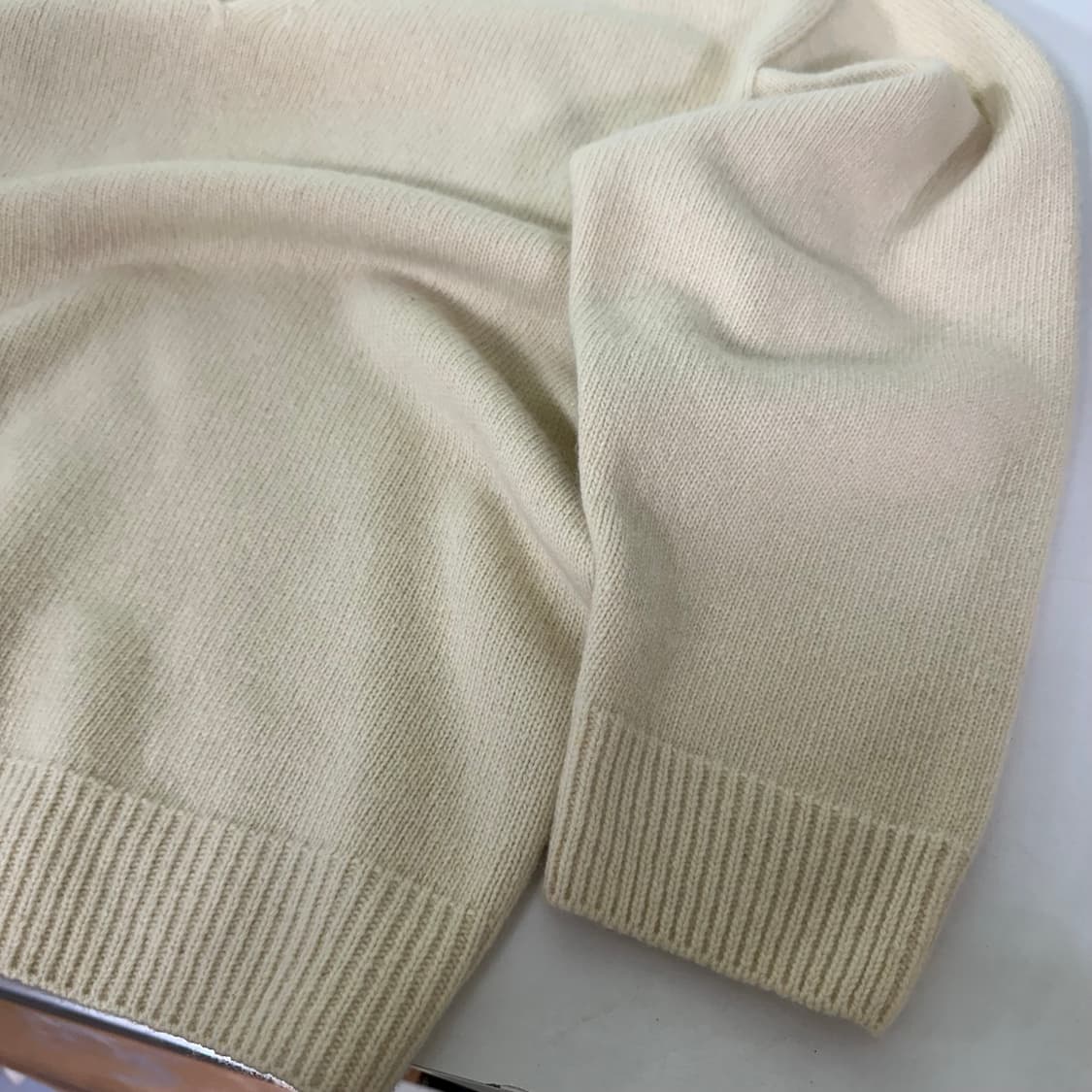OS GR NOTED 루즈오버핏 아이보리 딥브이넥 캐시미어니트 상품이미지4