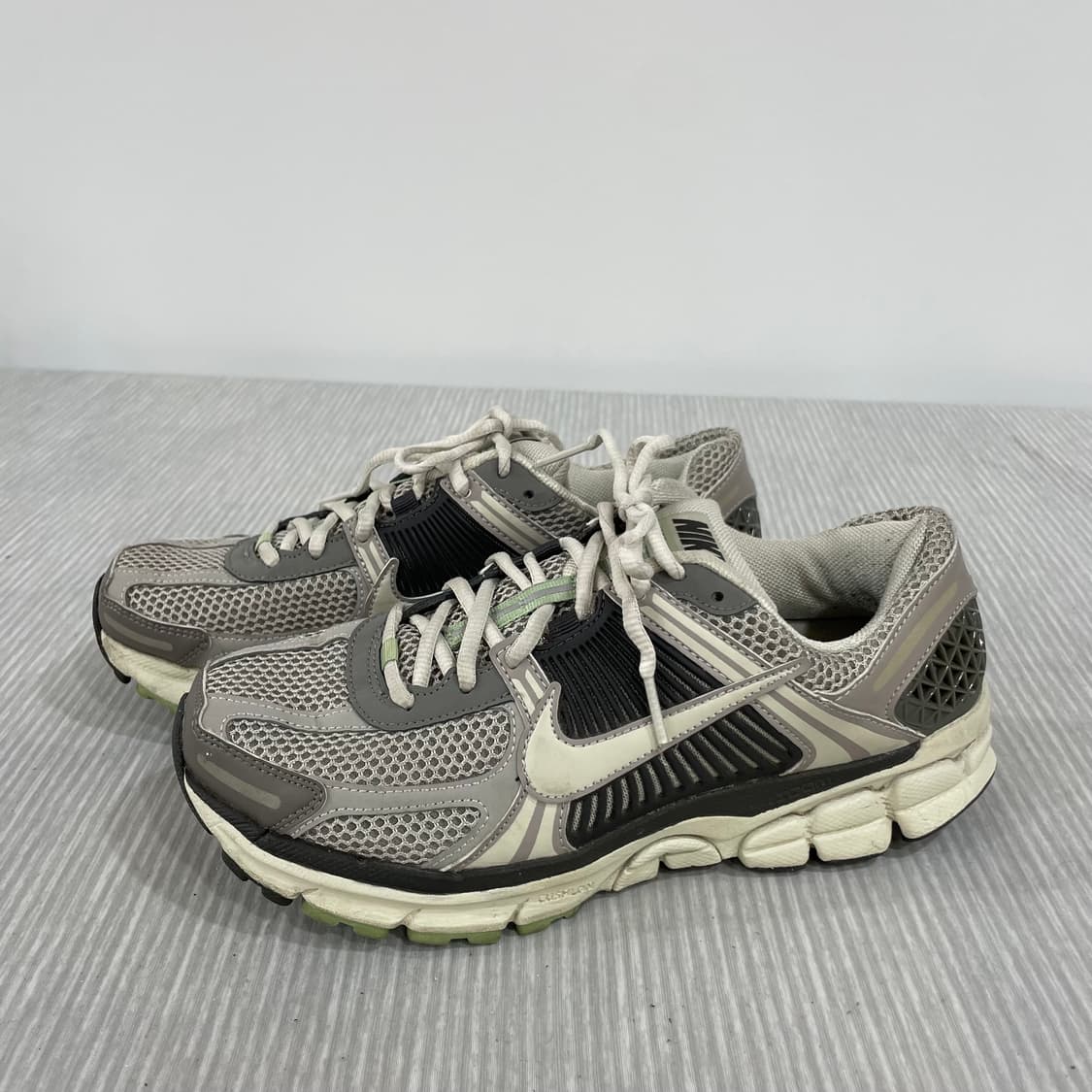 806) 나이키 줌 보메로 5 코블스톤 260mm 상품이미지3