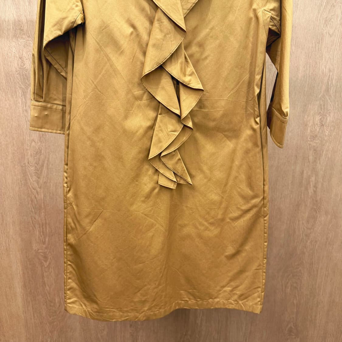 막스마라 7부 셔츠 미디 원피스 클래식 프론트 러플 디테일 골드 머스타드 상품이미지5