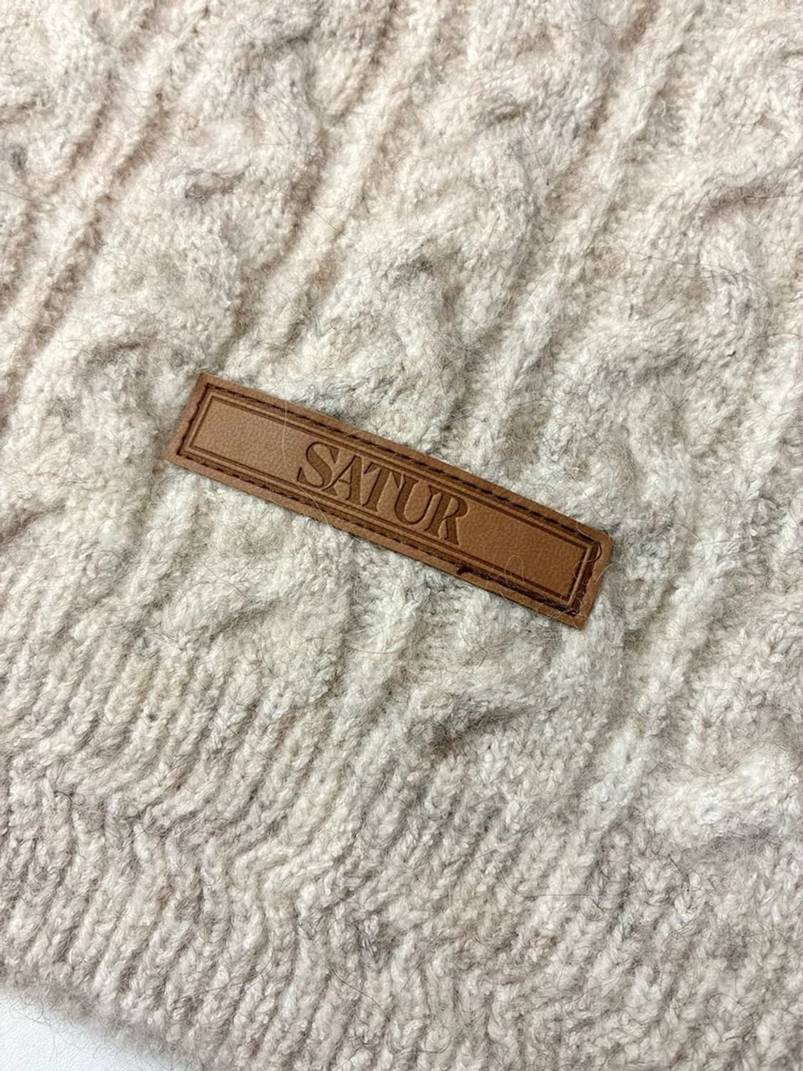 세터 SATUR 23FW 헤어리 케이블 브이넥 베스트 PN5147 상품이미지5