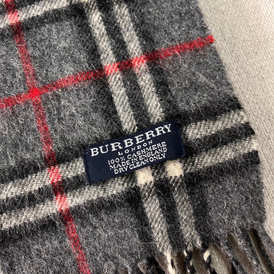 버버리 노바체크 캐시미어 차콜 머플러 상품이미지3