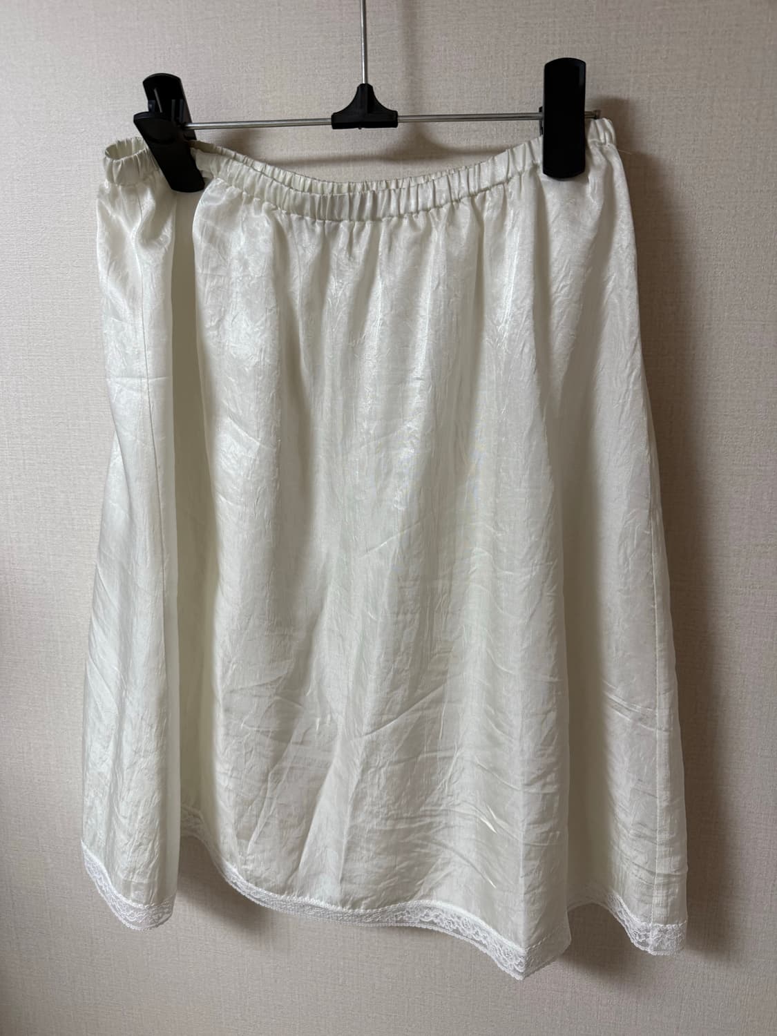 쿠어 우먼 크링클 레이스 미디 스커트 (아이보리) 레이어드 새틴 스커트 상품이미지3