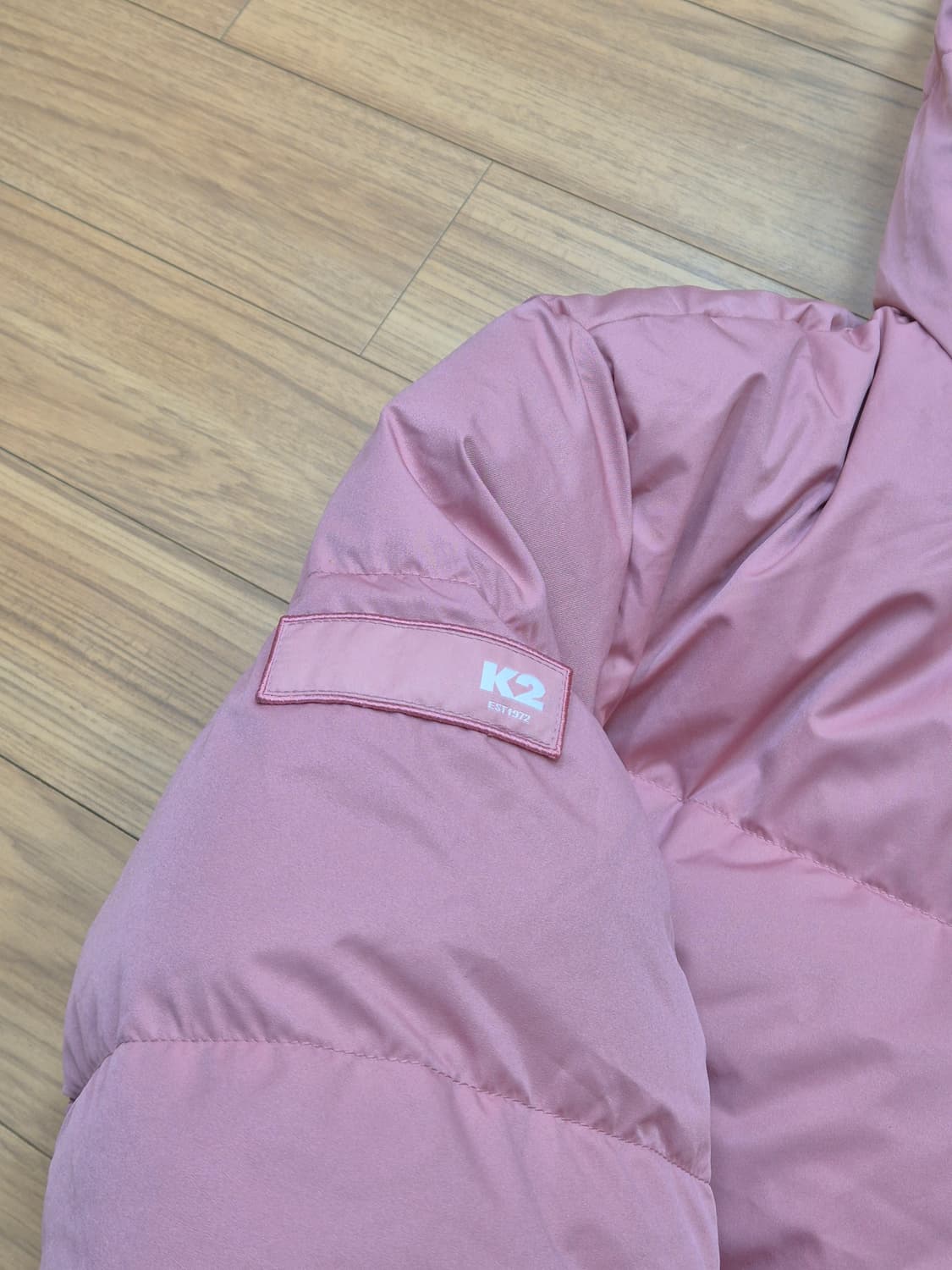 K2 핑크 패딩 90사이즈 판매합니다. 솜털, 깃털 충전재로 가벼우면서  상품이미지3