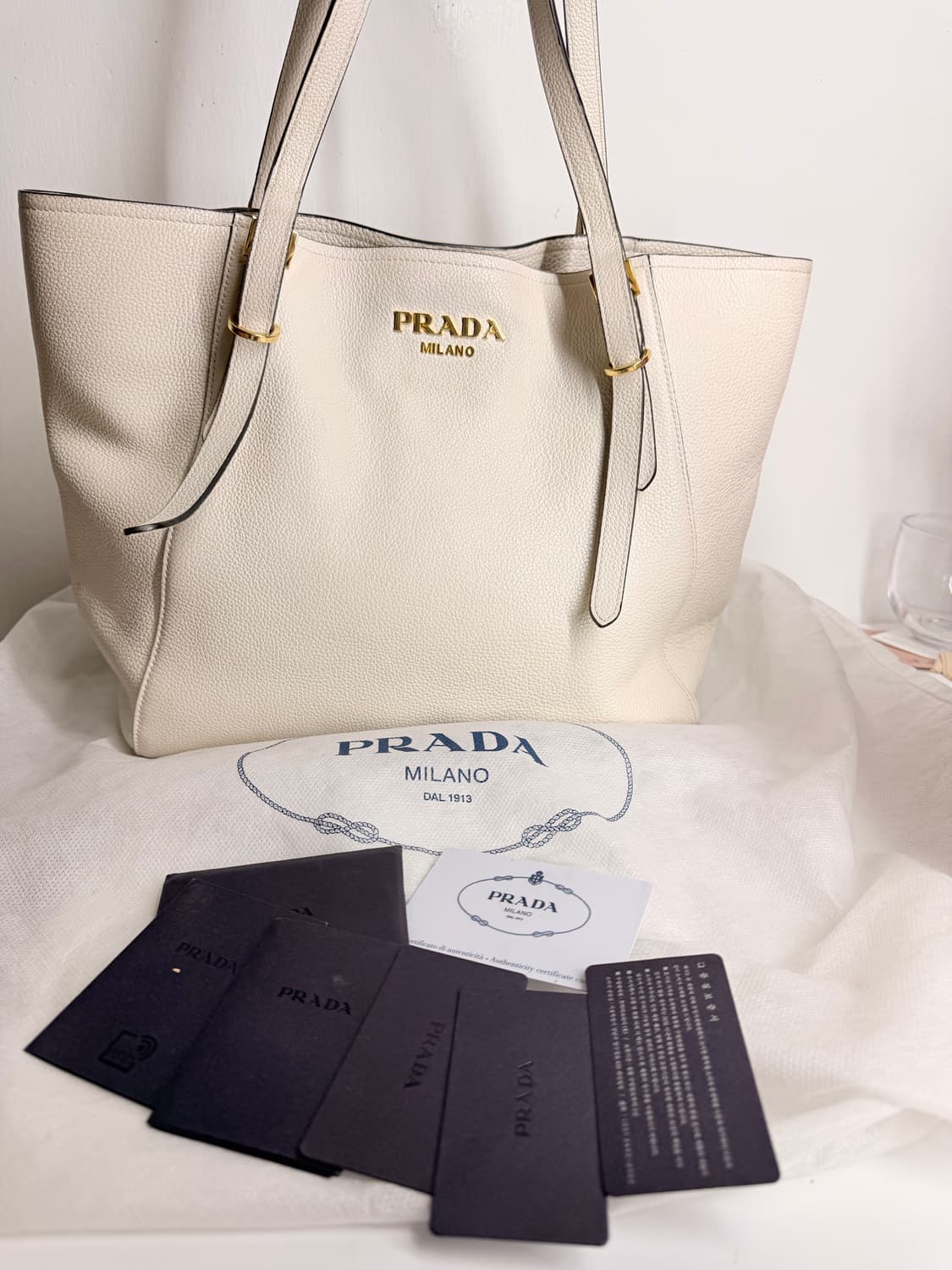 [정품] 프라다 비텔로 다이노 소프트 가죽 토트백 1BG301 상품이미지8