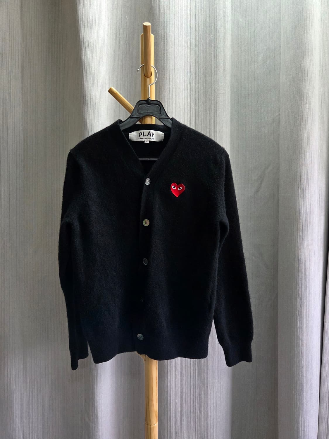 정품)꼼데가르송 플레이 블랙 하트 와펜 가디건 /여55~66 상품이미지2