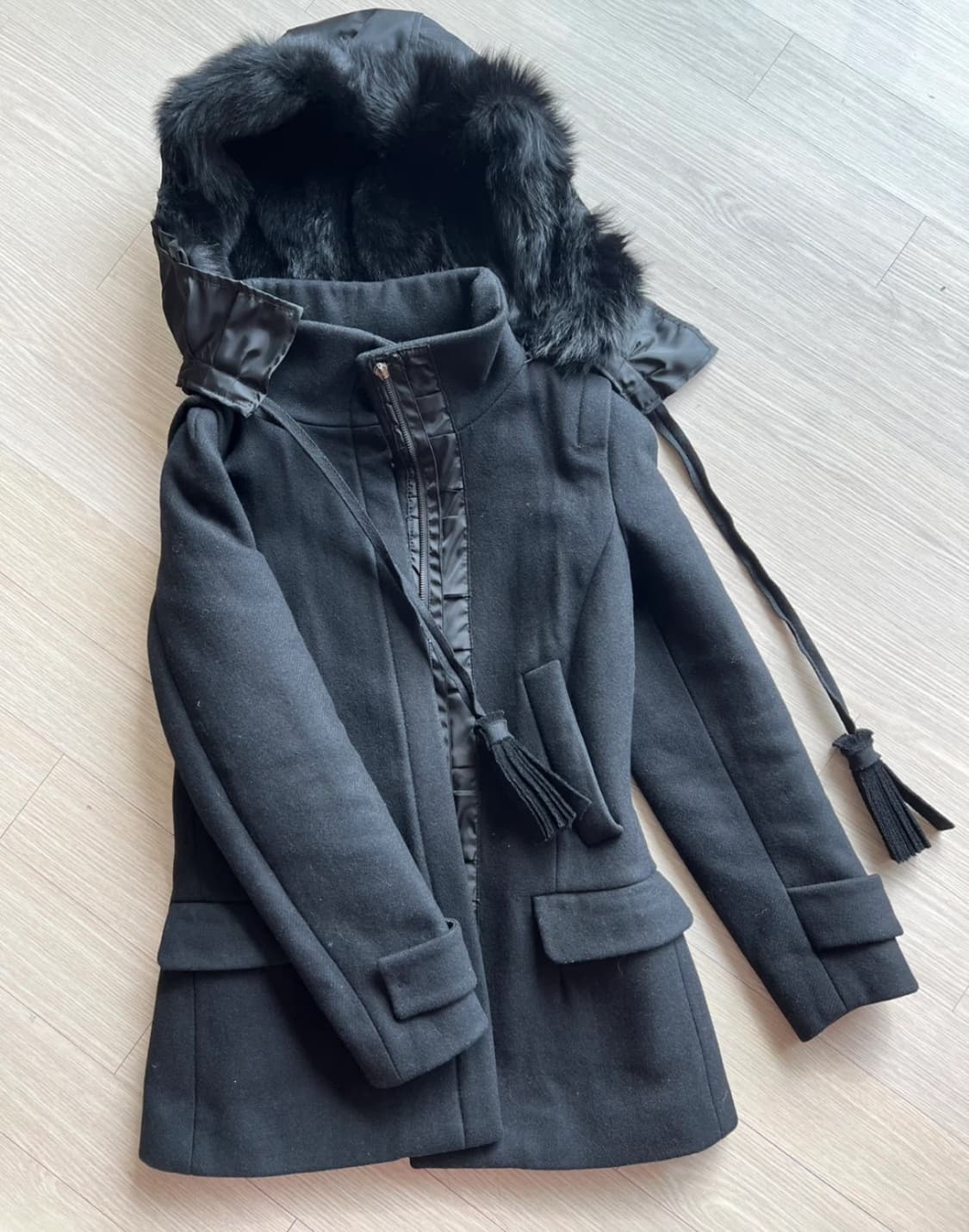 프라다 블랙 퍼 트리밍 울 코트 40 상품이미지2