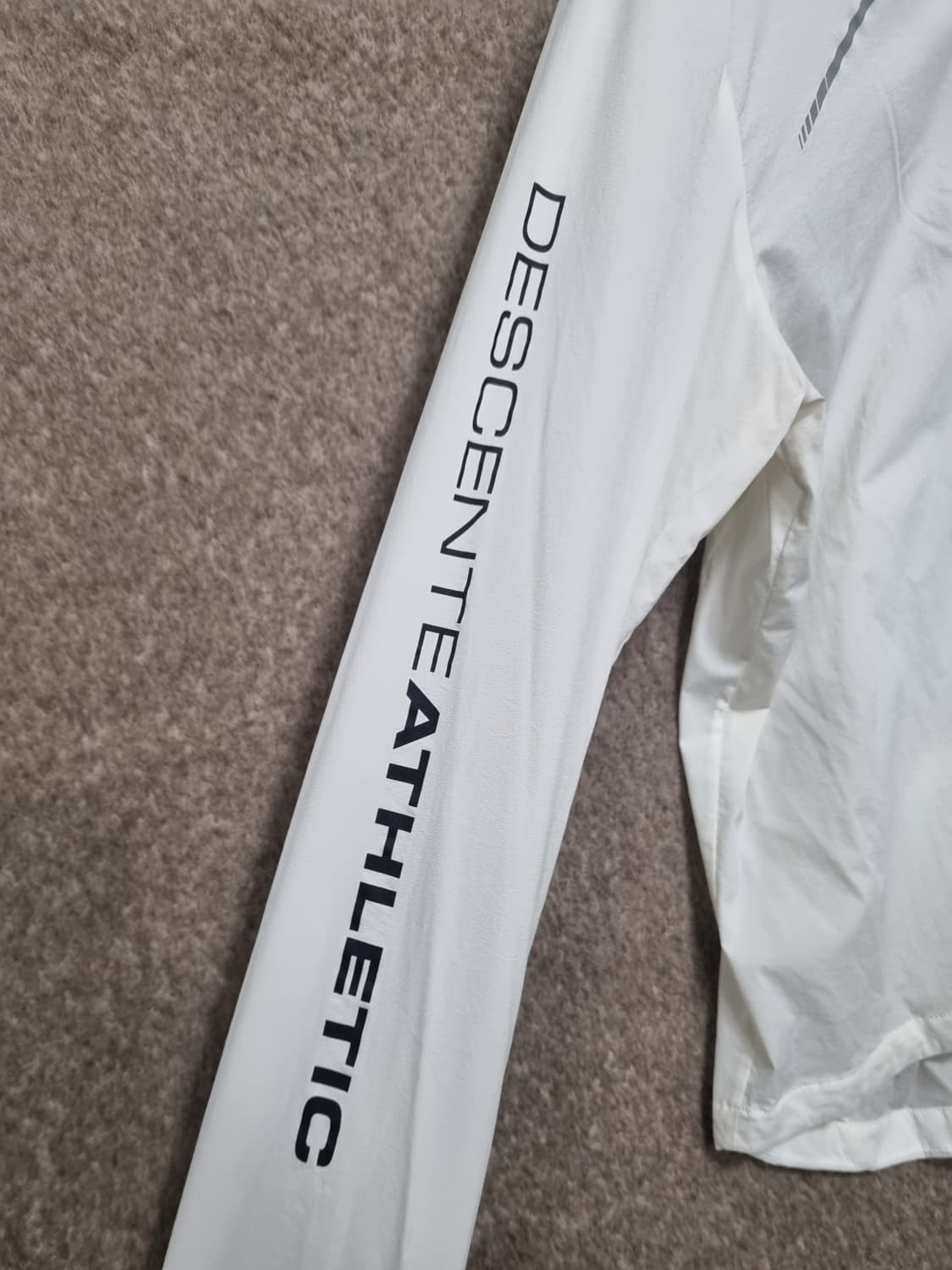  데상트 남성 초경량 나일론 바람막이 자켓 상품이미지4