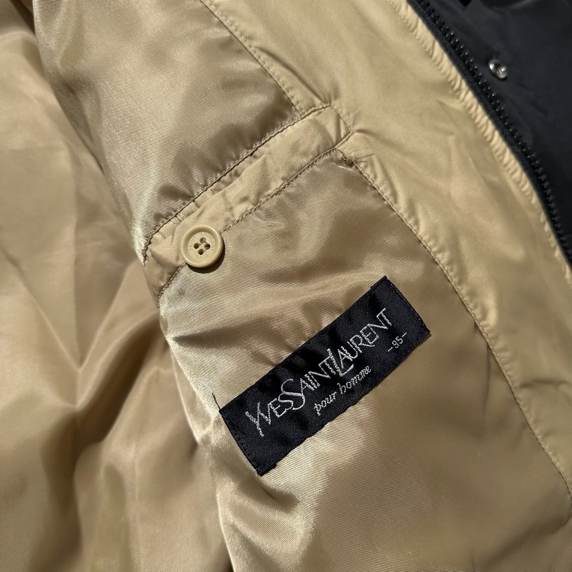 입생로랑 덕다운 체스트로고 패딩 블랙 상품이미지7