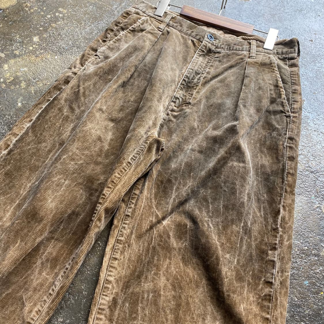 (2) 안셀름 에이징 코듀로이 와이드 팬츠 상품이미지4