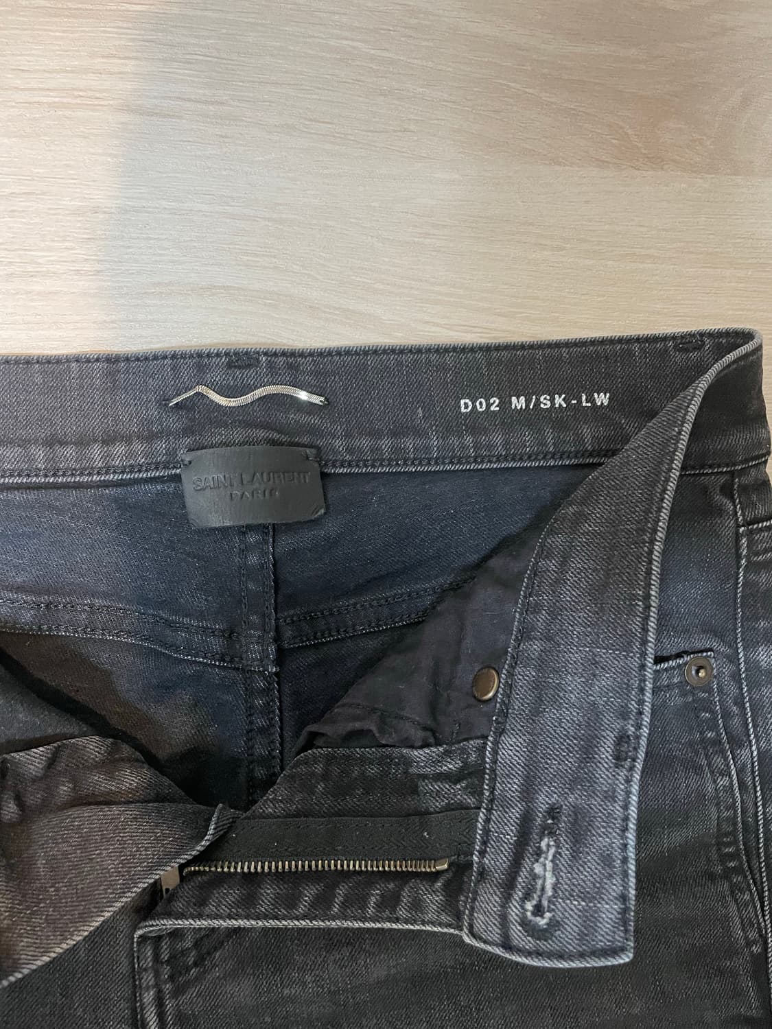 생로랑 D02 블랙 왁스 코팅 스키니진 상품이미지3