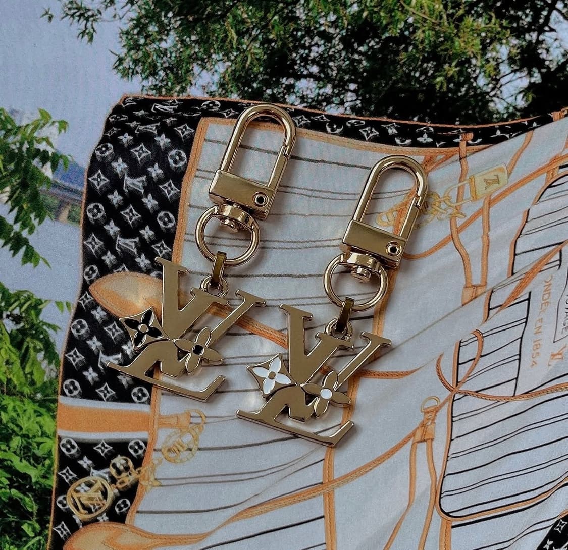 루이비통 모노 플라워 키링 상품이미지2