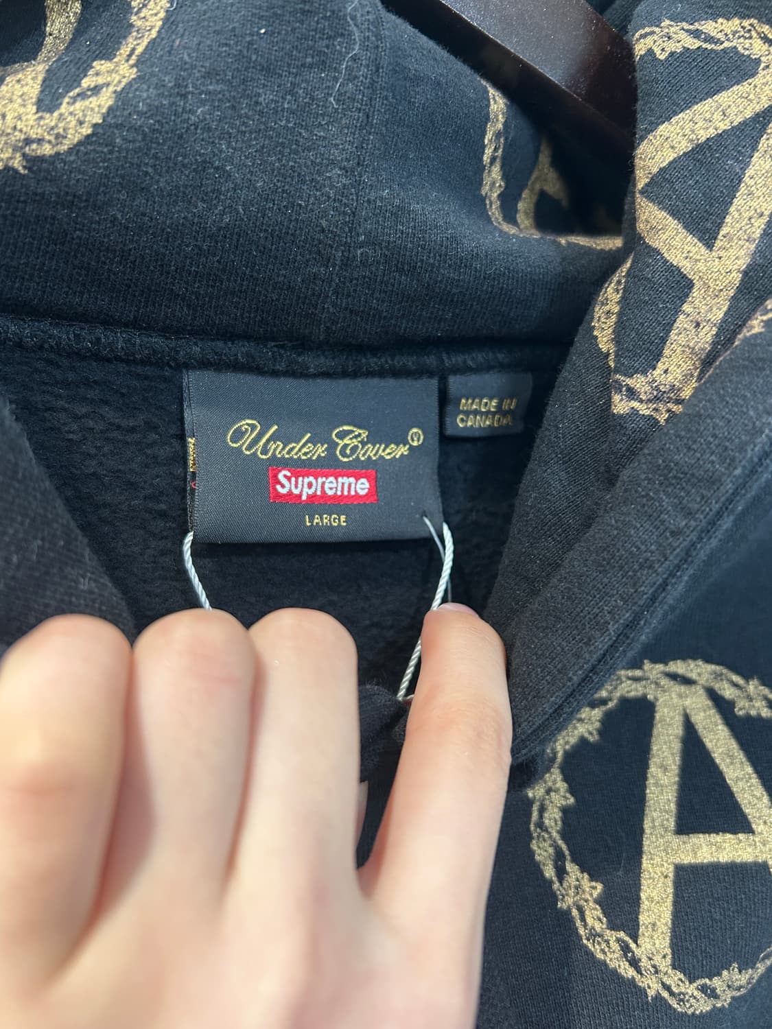 슈프림 x 언더커버 퍼블릭 에너미 모노그램 후드티 블랙 상품이미지5