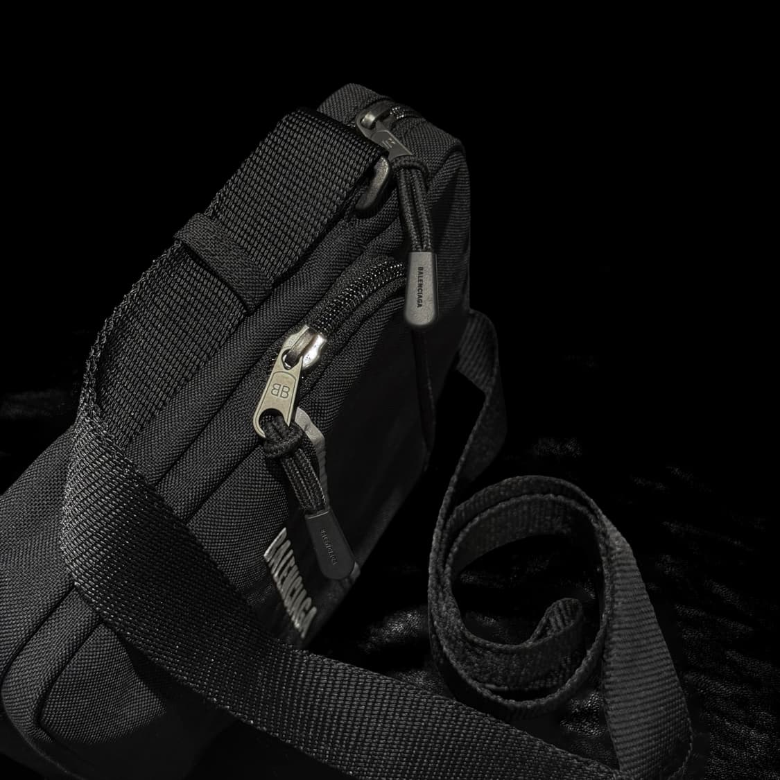 발렌시아가 로고 크로스 미니백 블랙 상품이미지5