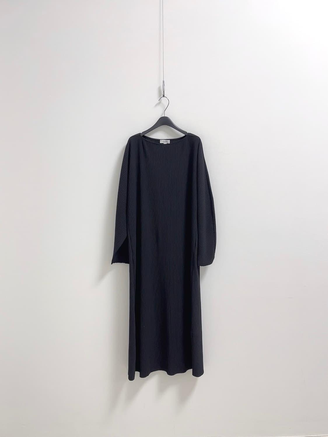 코스 플리츠 원피스 블랙 상품이미지1