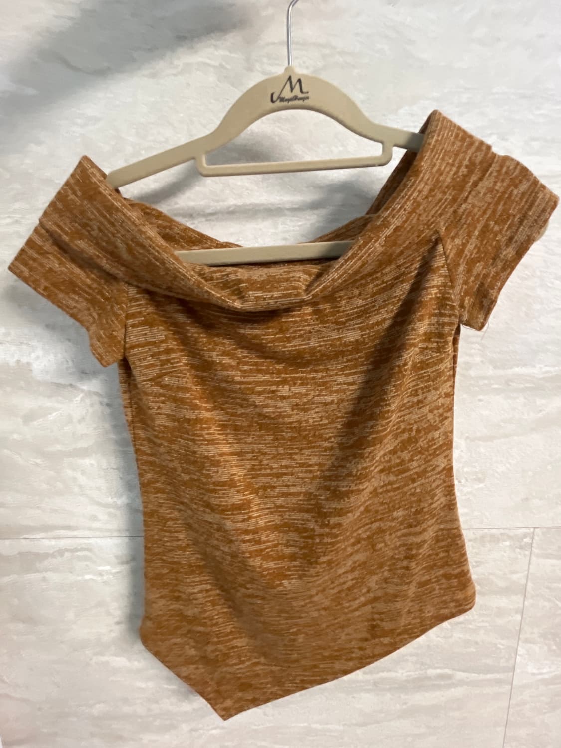 쎄쎄쎄 OFF SHOULDER KNIT TOP CAMEL 상품이미지1