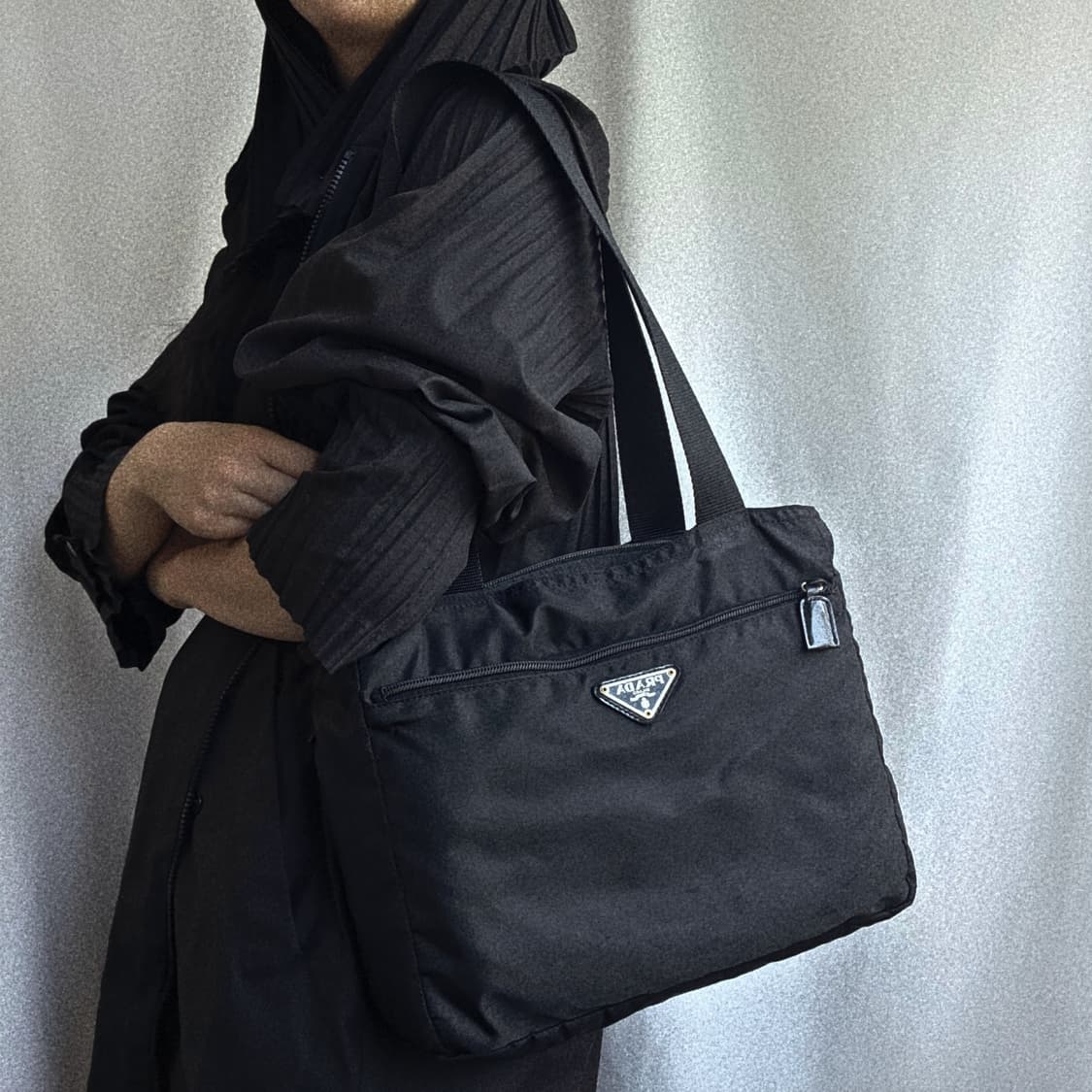 [정품 PRADA] 프라다 직사각 나일론 쇼퍼백 숄더백 미디움 상품이미지2